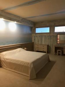 Кровать или кровати в номере Яхт-Клуб Ялта