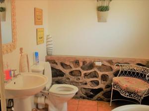 Et badeværelse på Dullstroom Artist Cottages + 40 billeder