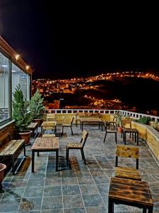 O vedere generală la munți sau o vedere la munte luată de la acest B&B