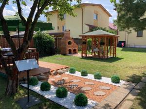 Vonkajšia záhrada v ubytovaní Villa Laura