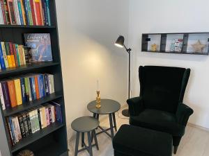 Knihovna v apartmánu