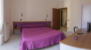 a bedroom with a bed with a purple blanket at NiceToMeetYou in Rome