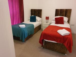 En eller flere senge i et værelse på Vetrelax Basildon Blake Apartment
