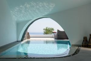 basen w domu z łukiem w obiekcie Este Luxury Suites w Firze +37 zdjęć