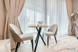 Posezení v ubytování Captivating 1BR at The Address Residences in JBR by Deluxe Holiday Homes