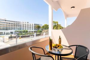 Megusta Suites tesisinde bir balkon veya teras