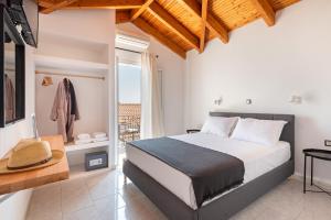 a bedroom with a bed and a balcony at Costa Azzurra Hotel in Skala Kefalonias