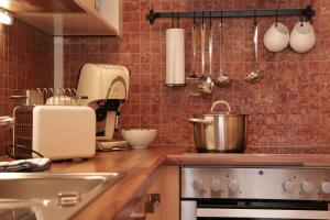 Una cocina o cocineta en Apartment KatrinB15- by Four Seasons Apartment