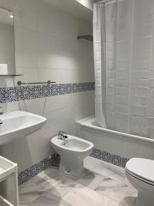 A bathroom at Fuentes de Nerja