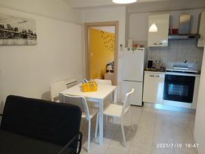 A kitchen or kitchenette at Casa Gardel
