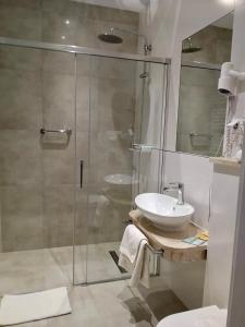 Kúpeľňa v ubytovaní Hotel Piast + 9 fotografií