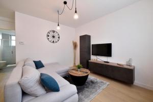 Televízia a/alebo spoločenská miestnosť v ubytovaní On Time Apartment