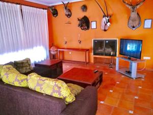 Гостиная зона в 4 bedrooms villa with private pool jacuzzi and wifi at Arcas