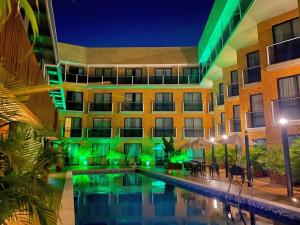 Bazén v ubytování Bessa Beach Hotel nebo v jeho okolí