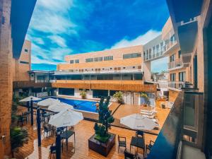 Bazén v ubytování Bessa Beach Hotel nebo v jeho okolí
