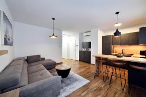 Kuchyňa alebo kuchynka v ubytovaní On Time Apartment