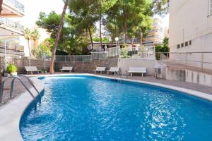 Bazén v ubytování Imbatibles vistas de la Costa Dorada, Salou nebo v jeho okolí