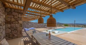 Swimmingpoolen hos eller tæt på Milos Retreat Fusion