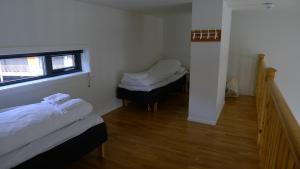 En eller flere senge i et værelse på Hordatun Hotel