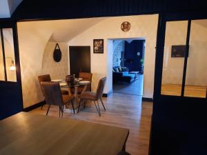 L'INATTENDU Vue imprenable,clim,parking avec borne de recharge, ménage inclus的休息区