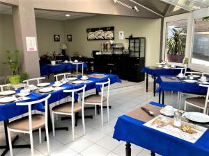 Um restaurante ou outro lugar para comer em Castel Fleuri