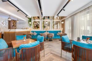 Ruang duduk di Dekaderon Lux Apartments