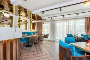 Ruang duduk di Dekaderon Lux Apartments