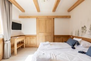 Łóżko lub łóżka w pokoju w obiekcie Apartamenty Franka Zakopane