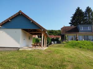 a house with a picnic table in front of it at Appartement lumineux, calme et panoramique !! in Pouligney