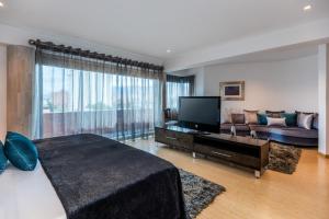 TV a/nebo společenská místnost v ubytování Hotel Egina Medellin
