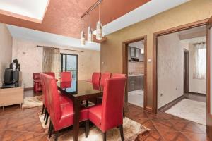 Ruang duduk di Dekaderon Lux Apartments