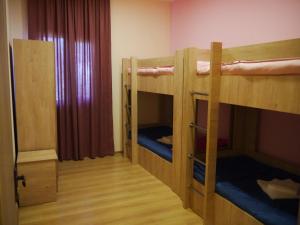 Palanda nebo palandy na pokoji v ubytování NOVEL HOUSE