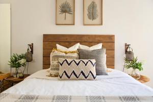 En eller flere senge i et værelse på Sol y Malaga - Designer Duplex con Terraza y Parking