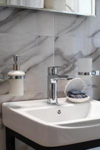 Φωτογραφία από το άλμπουμ του ADRIAN'S LUXURY APARTMENTS 1 στο Δρέπανο +29 φωτογραφίες
