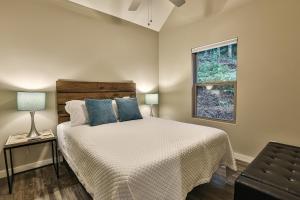 a bedroom with a bed and a window at Villas at Gingershack Farms in Ellijay