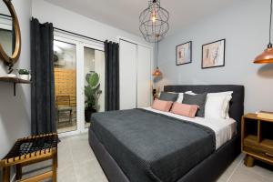 En eller flere senge i et værelse på Iliana & Sarra Apartment 1