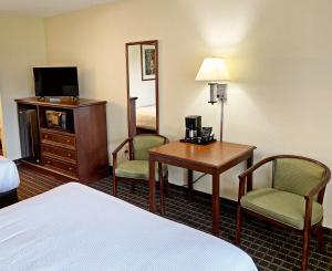 Μια τηλεόραση ή/και κέντρο ψυχαγωγίας στο Roadstar Hotel Zephyrhills