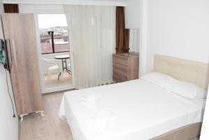 Postel nebo postele na pokoji v ubytování Gumbet Hotel