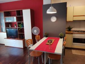 a kitchen and dining room with a table and chairs at Bnbook -Bilo Malpensa 3 in Gallarate