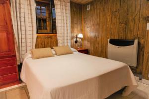 Cama ou camas em um quarto em Don Pepe Hotel y Cabañas