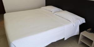 Posteľ alebo postele v izbe v ubytovaní AUTO PARK Hotel