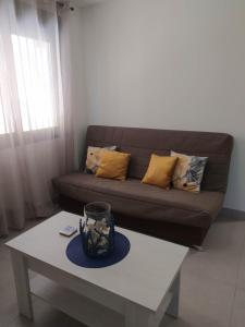 A seating area at Remanso Urbano