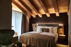 A bed or beds in a room at Matthiol Boutique Hotel