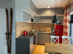 Kuchnia lub aneks kuchenny w obiekcie Apartament Na Górce, sauna & jacuzzi