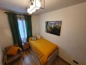 A bed or beds in a room at Casa Rural Hospitalero
