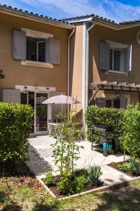 Taman di luar Golf Domaine Albret - Charmant duplex T3 ré-équipé avec piscine et terrasse aménagée