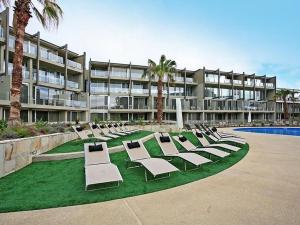 Bazén v ubytování Resort Hotel Room 107 nebo v jeho okolí