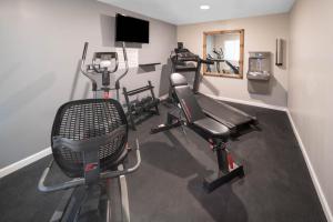 Fitness centrum a/nebo fitness zařízení v ubytování Days Inn by Wyndham Galt - Elk Grove South