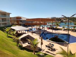 Vaizdas į baseiną apgyvendinimo įstaigoje Ilhas do Lago Eco Resort - Apartamento arba netoliese