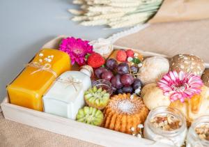 Gallery image of Oporto Street Fonte Taurina - Riverfront Suites in Porto